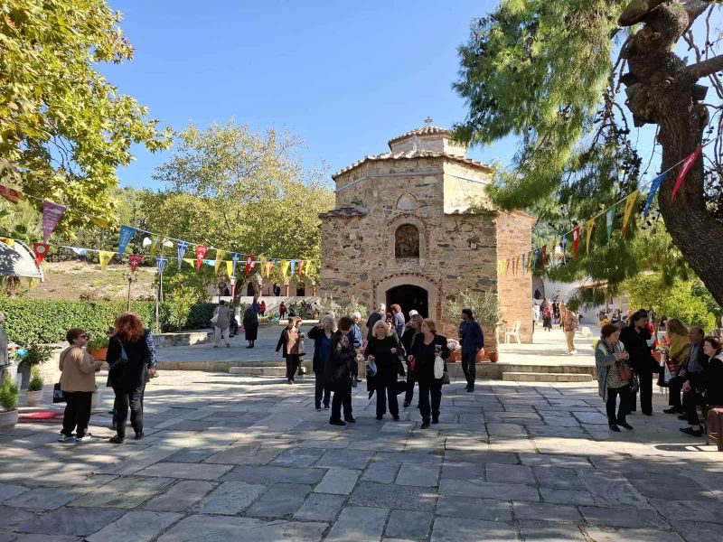 Γιόρτασε η Ιερά μονή του Αγίου Αρμά στην Εύβοια – Εικόνες
