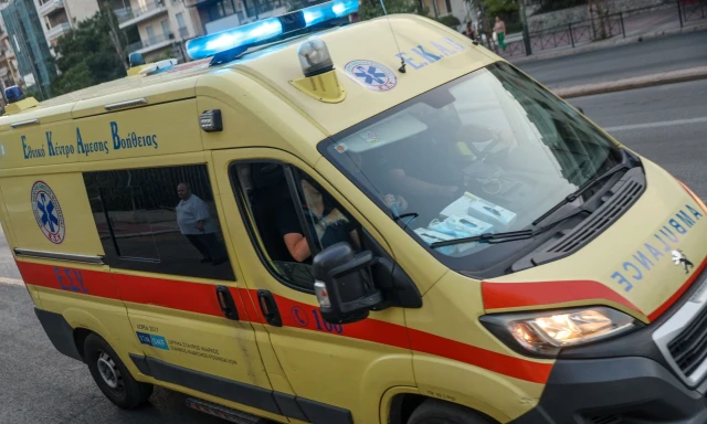 Μωράκι γεννήθηκε στο ασθενοφόρο καθ’ οδόν προς το νοσοκομείο – Ο αγώνας να κρατηθεί στη ζωή