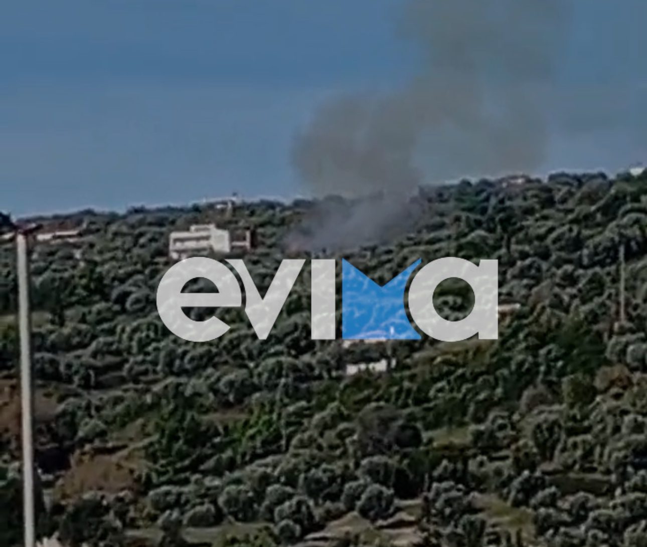 Φωτιά τώρα στην Εύβοια κοντά σε σπίτια