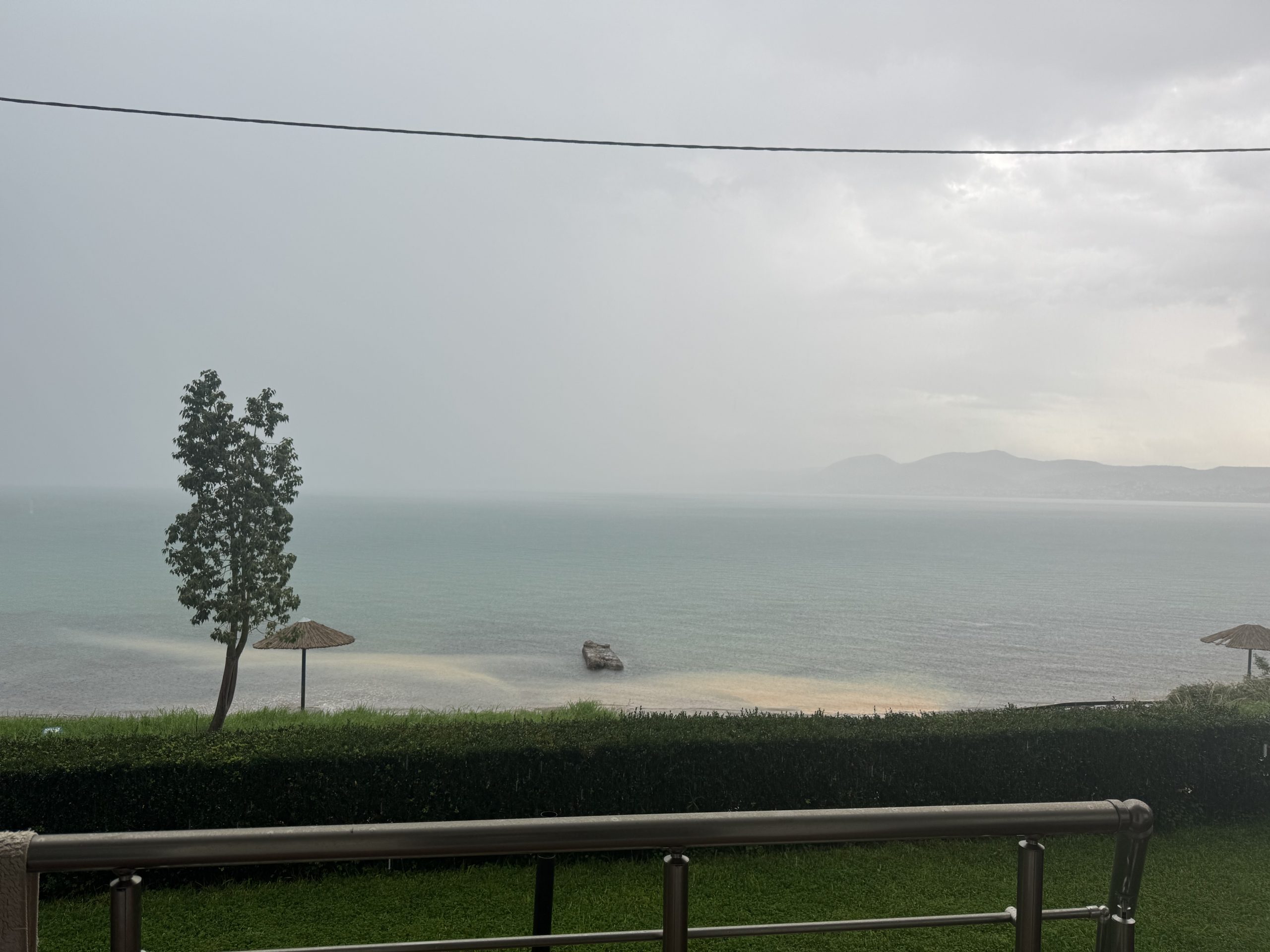 Ισχυρή καταιγίδα τώρα στην Εύβοια – Βίντεο