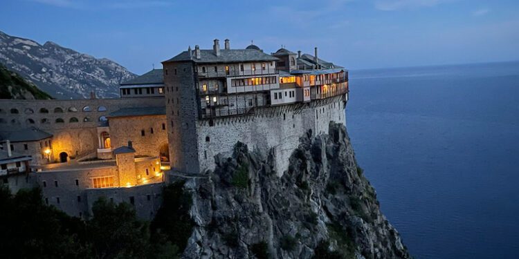 Αυτός είναι ο επιχειρηματίας από την Εύβοια που έγινε μοναχός στο Άγιο Όρος