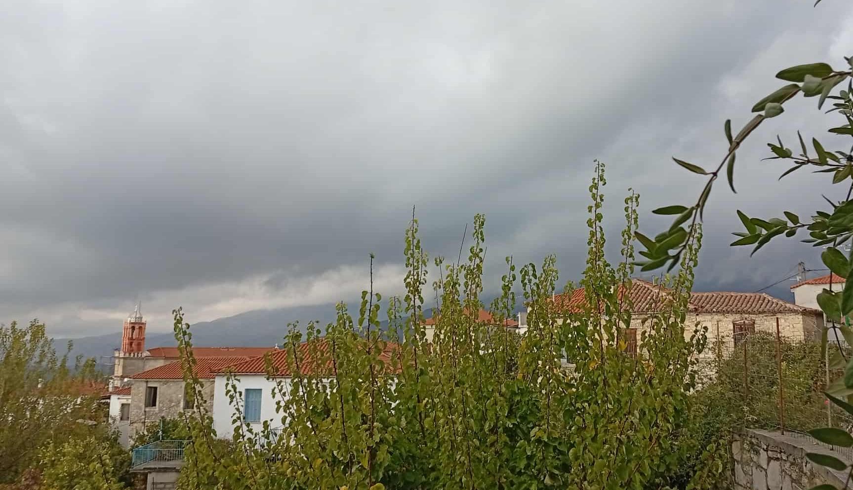 Καιρός: Τοπικές βροχές και νοτιάδες σήμερα στην Εύβοια