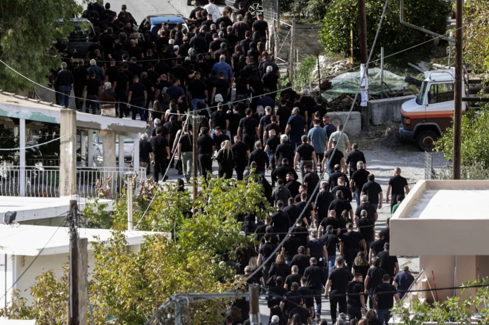 Βορίζια: Σπαραγμός στη κηδεία του Φανούρη Καργάκη -«Φάνη μου!», φώναζε η χήρα του – Φόβοι για αντίποινα στο χωριό