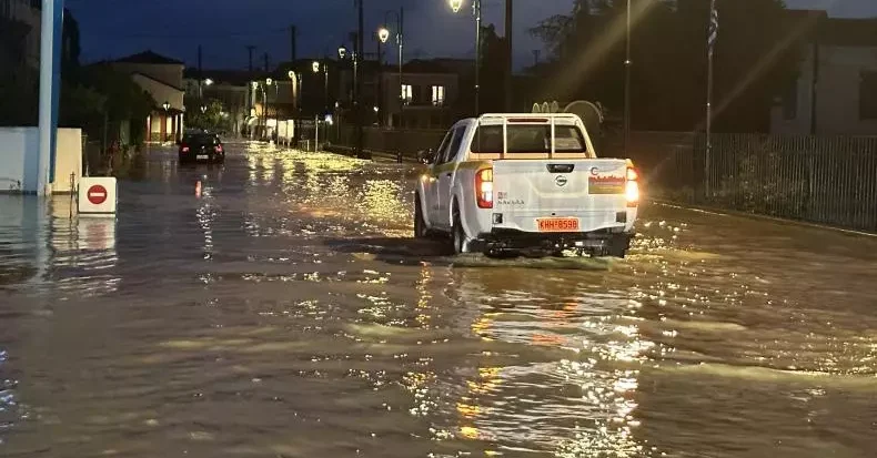 Προβλήματα από την κακοκαιρία στη Λέσβο: Πλημμύρισαν δρόμοι και σπίτια -Ποια σχολεία είναι σήμερα κλειστά