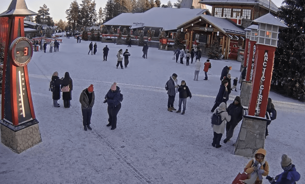 Live εικόνα από το χωριό του Αϊ-Βασίλη στο Ροβανιέμι