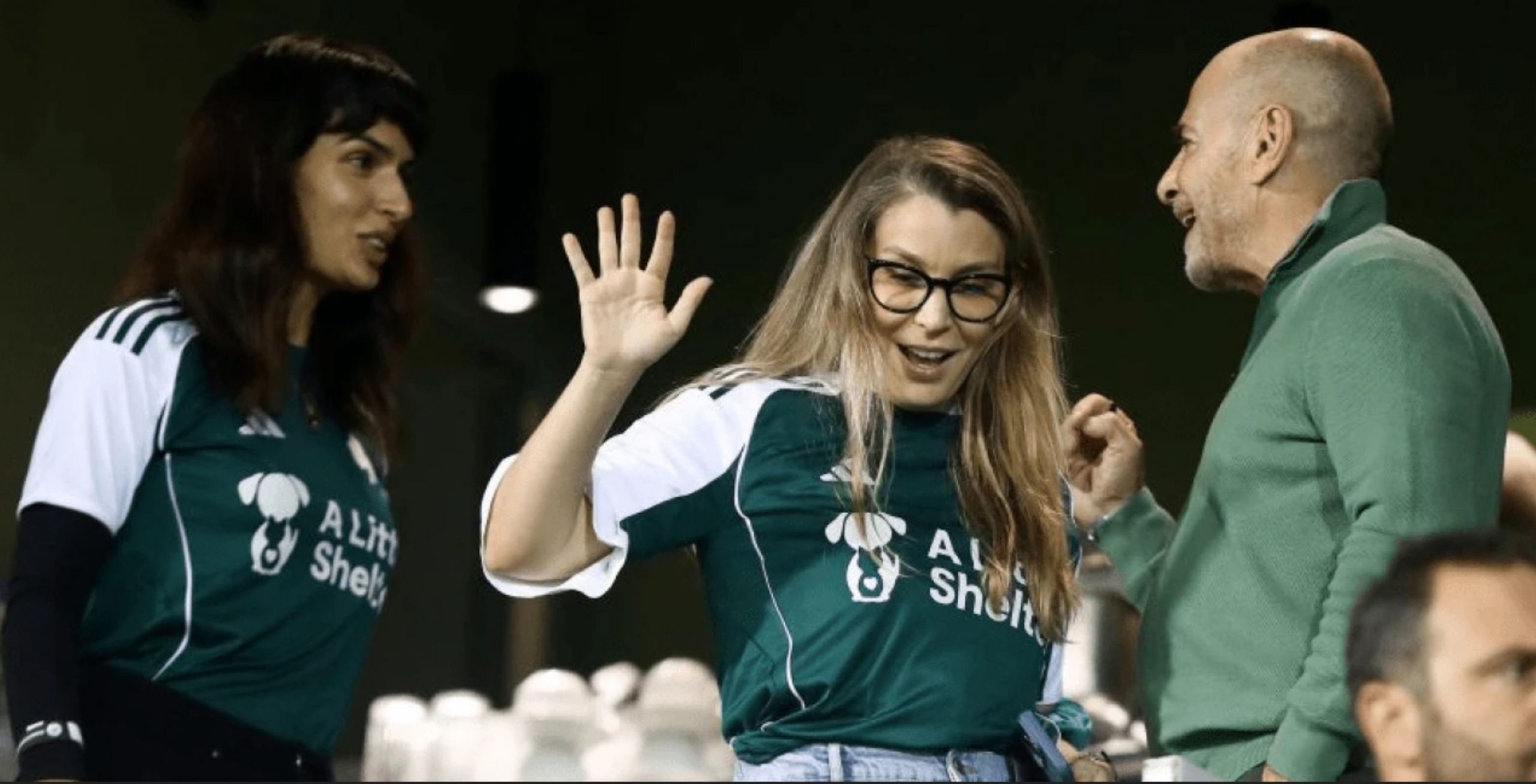 Με φανέλα του Παναθηναϊκού η ηθοποιός Τόνια Σωτηροπούλου – Συνομίλησε με Αλαφούζο