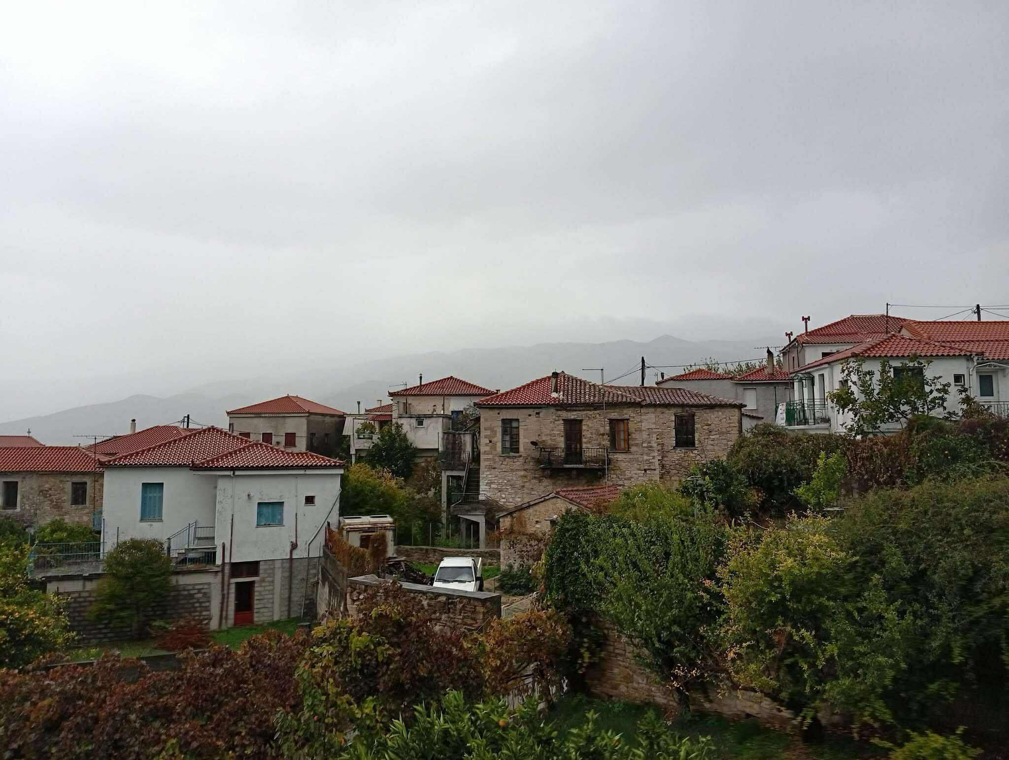 Καιρός: Τοπικές βροχές και νοτιάδες σήμερα στην Εύβοια