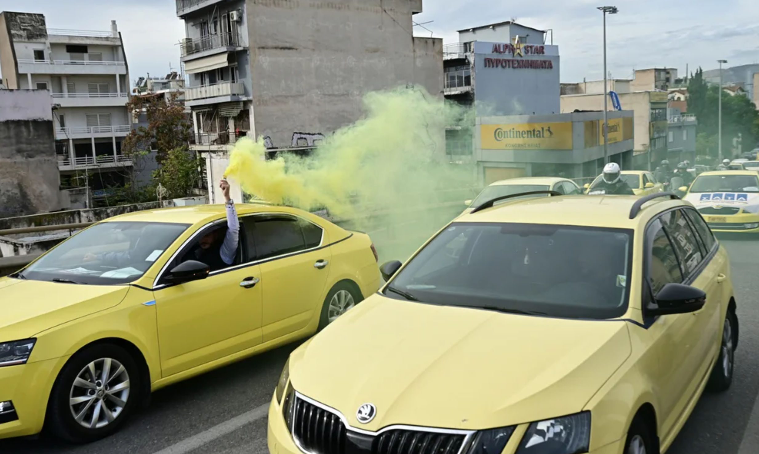 Κανονικά τα ταξί την Πέμπτη – Tα «βρήκαν» Κυρανάκης και Λυμπερόπουλος