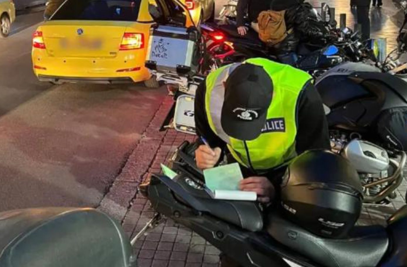 Ποια είναι η παράβαση στους ελληνικούς δρόμους που οδήγησε 1.225 οδηγούς να μείνουν χωρίς δίπλωμα