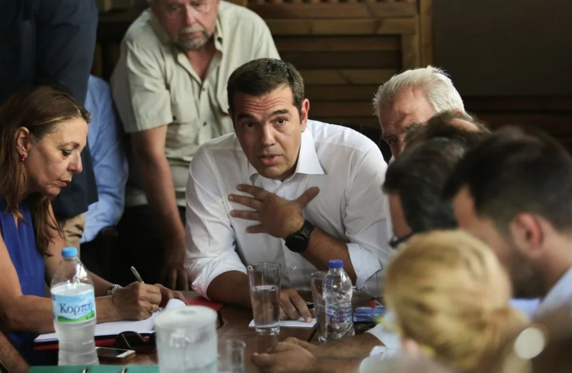 «Τελείωσε»: Όταν ο Τσίπρας λύγισε – «Αυτή τη στιγμή είμαστε στη δραχμή, παιδιά»