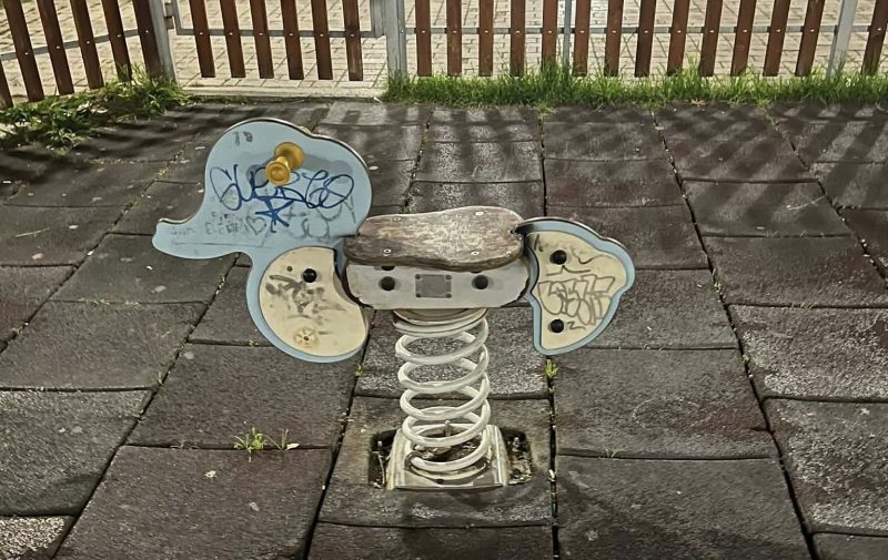 Νέος βανδαλισμός σε παιδική χαρά στην Εύβοια: Εικόνες ντροπής