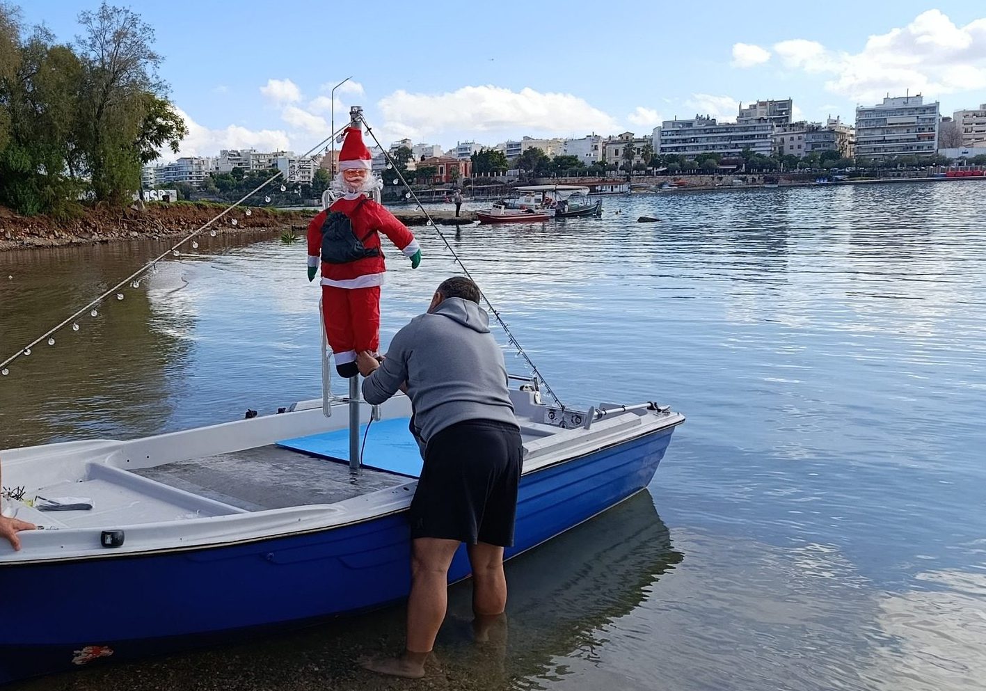 Αυτή η συνοικία της Χαλκίδας φωτίζεται σήμερα με βαρκούλες! Ξεκινά η μαγεία των Χριστουγέννων