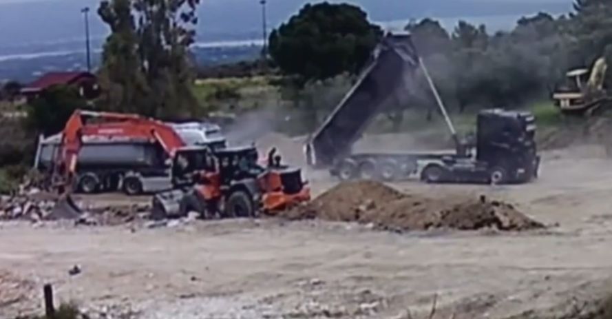 Συγκλονιστικό βίντεο δείχνει να αδειάζουν σκουπίδια σε κατοικημένη περιοχή της Εύβοιας