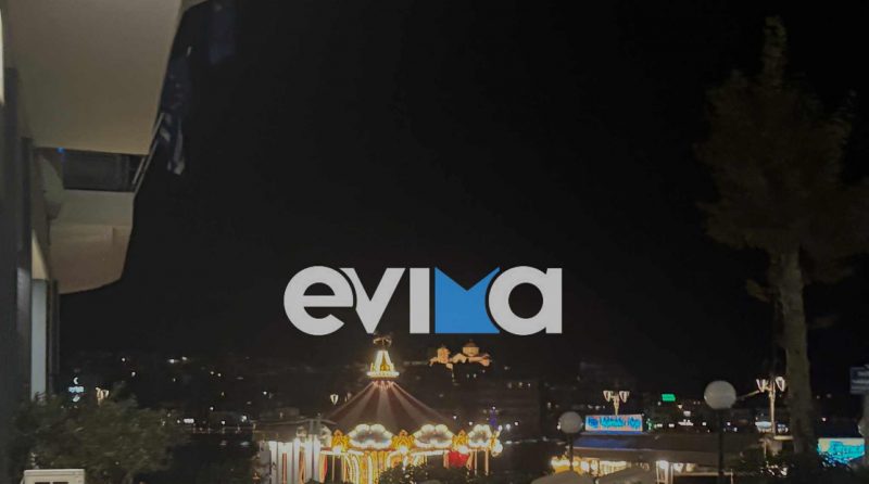 Έτοιμο το Χριστουγεννιάτικο καρουζέλ στη Χαλκίδα – Μαγικές εικόνες