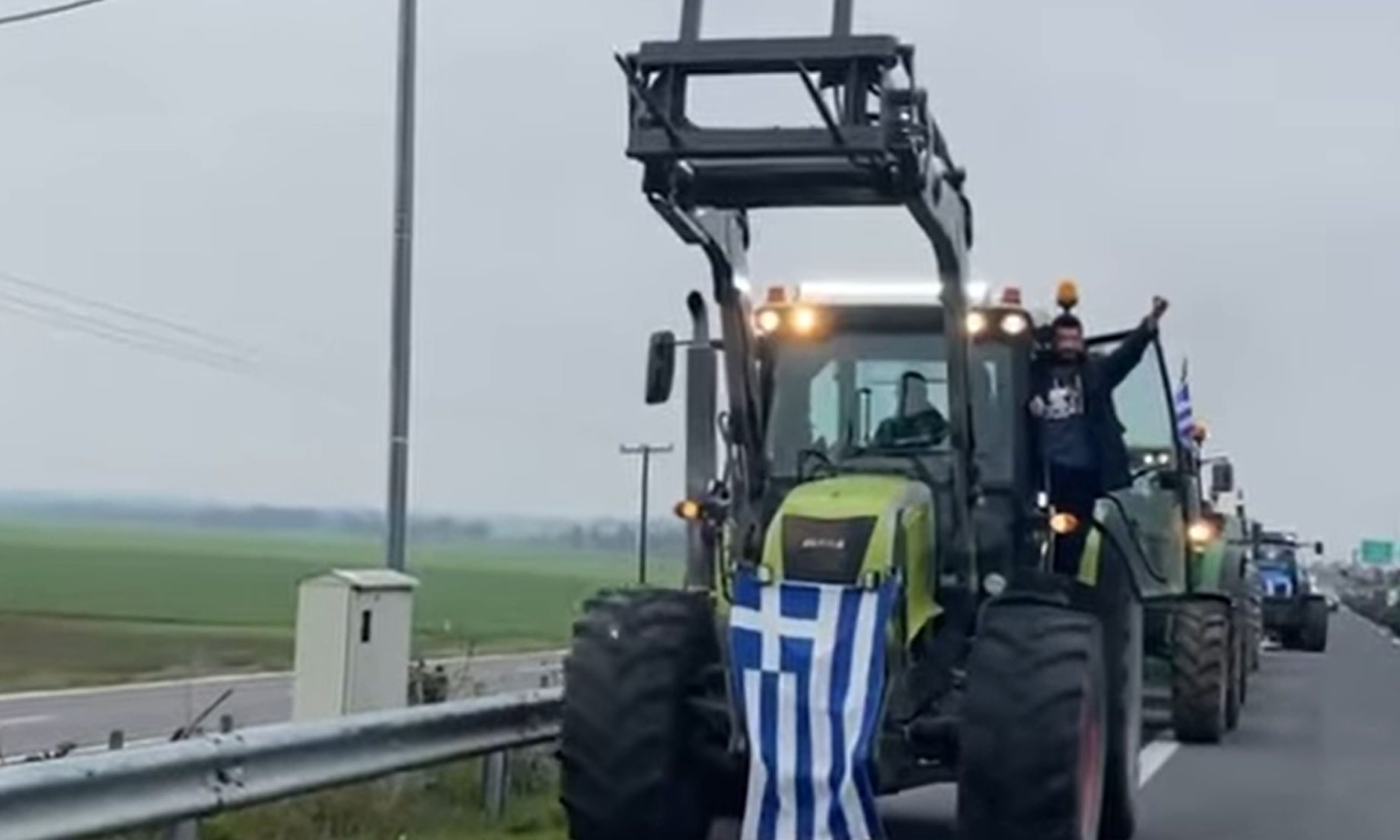 Οι αγρότες άνοιξαν τις σήραγγες των Τεμπών – Νωρίτερα της είχαν αποκλείσει με δεκάδες τρακτέρ