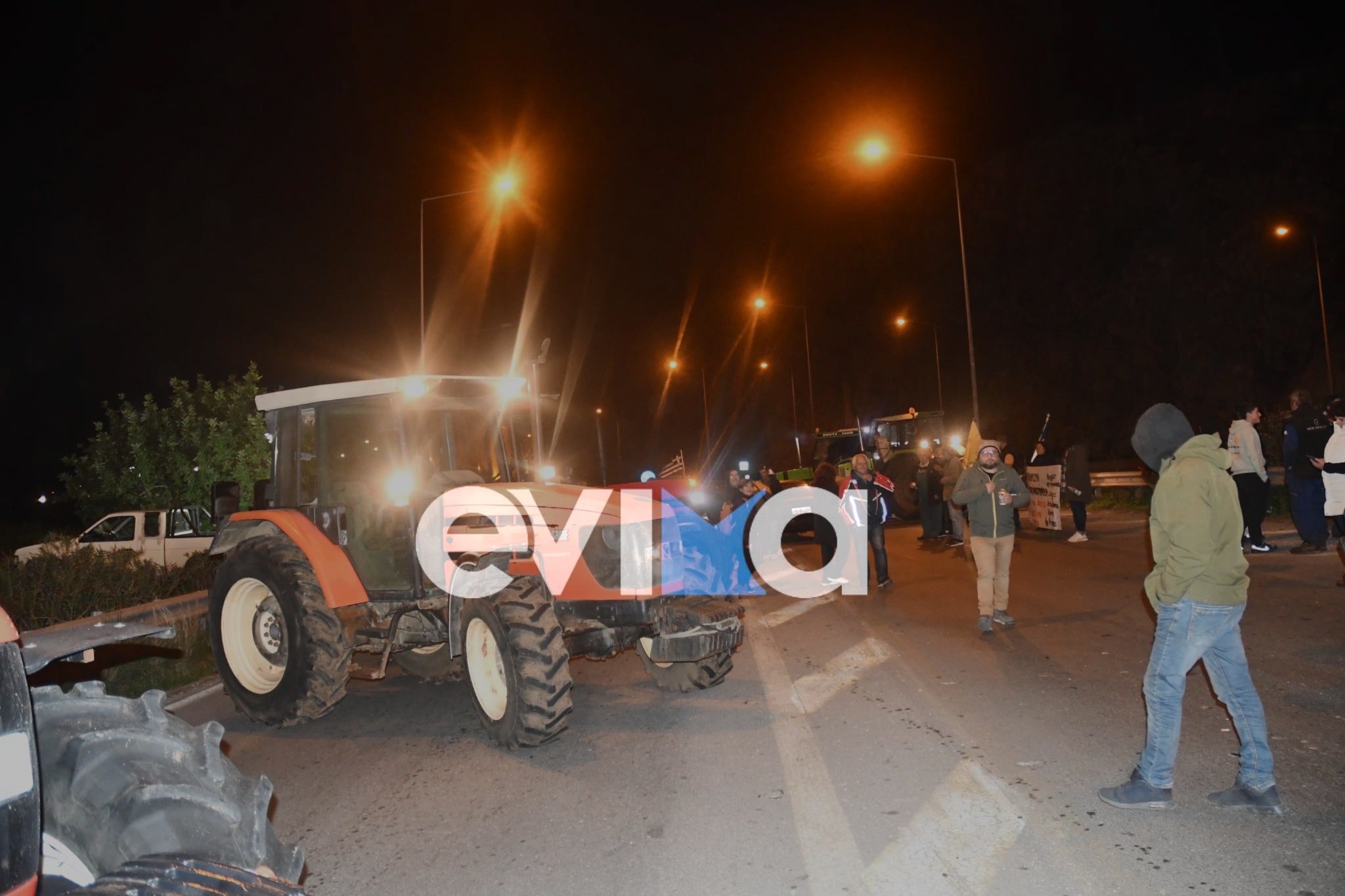 Έκλεισε η υψηλή γέφυρα τις Χαλκίδας – Ανατροπή με τα διόδια – Τι λέει στο evima.gr ο Τσιβίκας