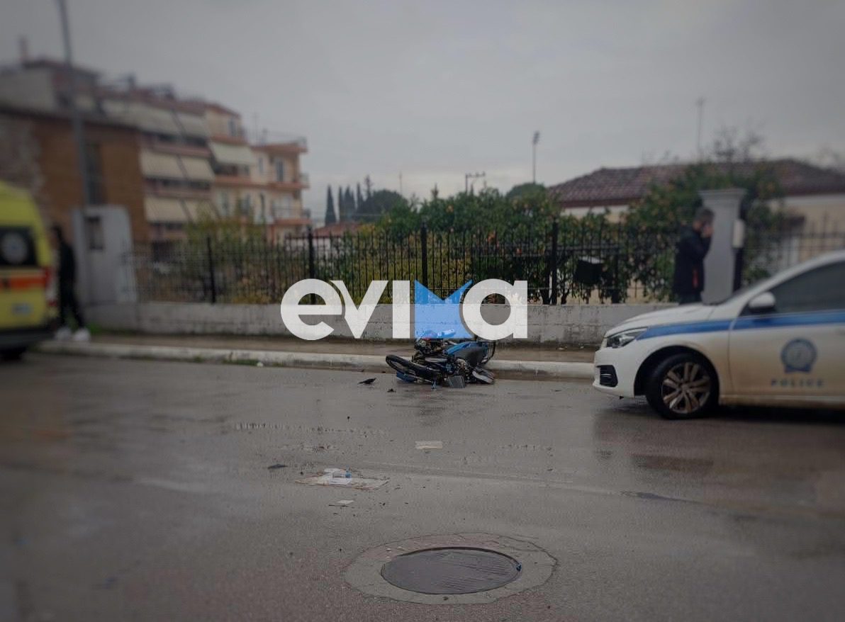 Σοβαρό τροχαίο στην Εύβοια: ΙΧ συγκρούστηκε με μηχανή – Δύο τραυματίες