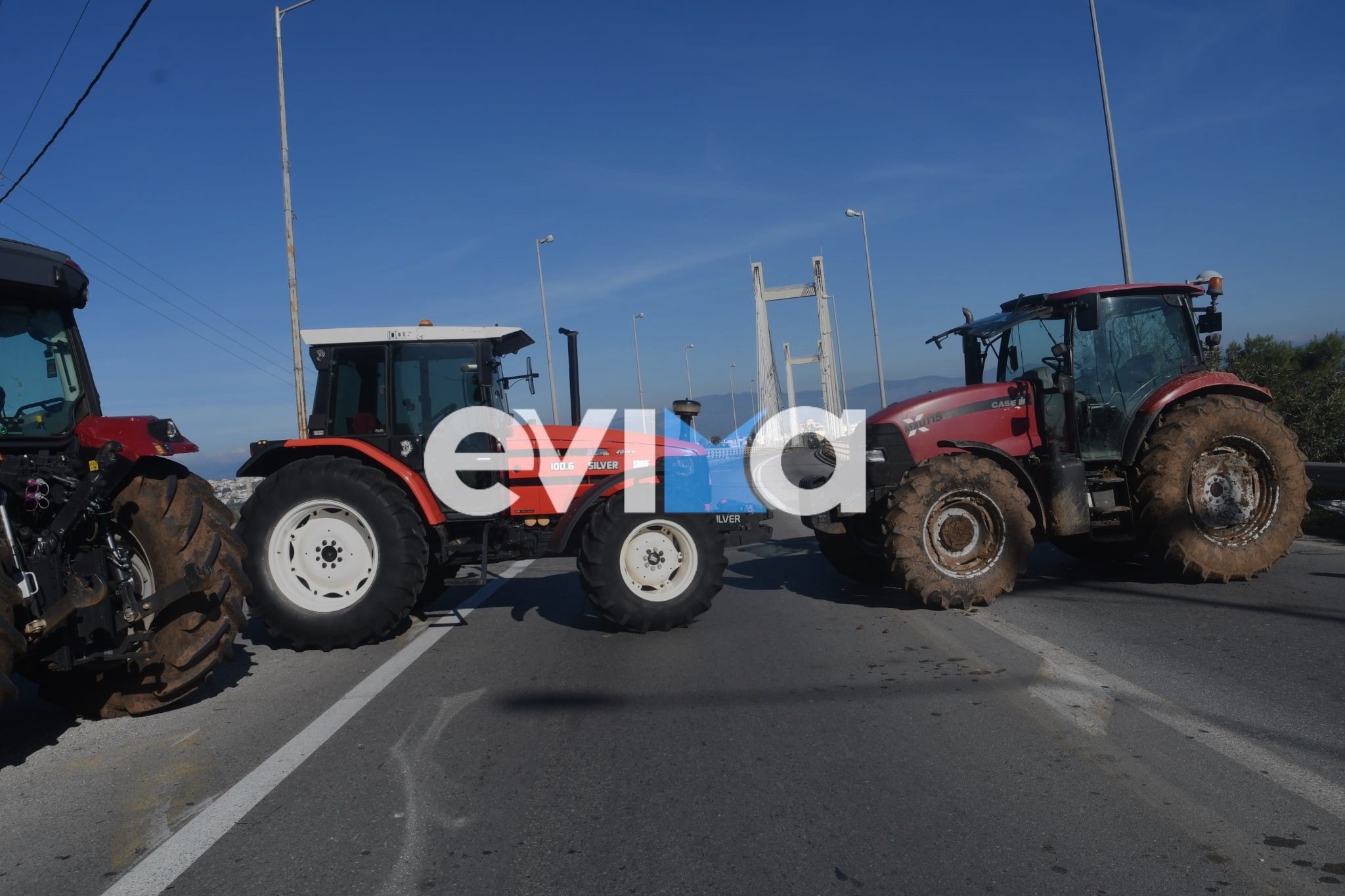 Ανατροπή στη Χαλκίδα: Για πόσες ώρες κλείνουν σήμερα την υψηλή γέφυρα οι αγρότες