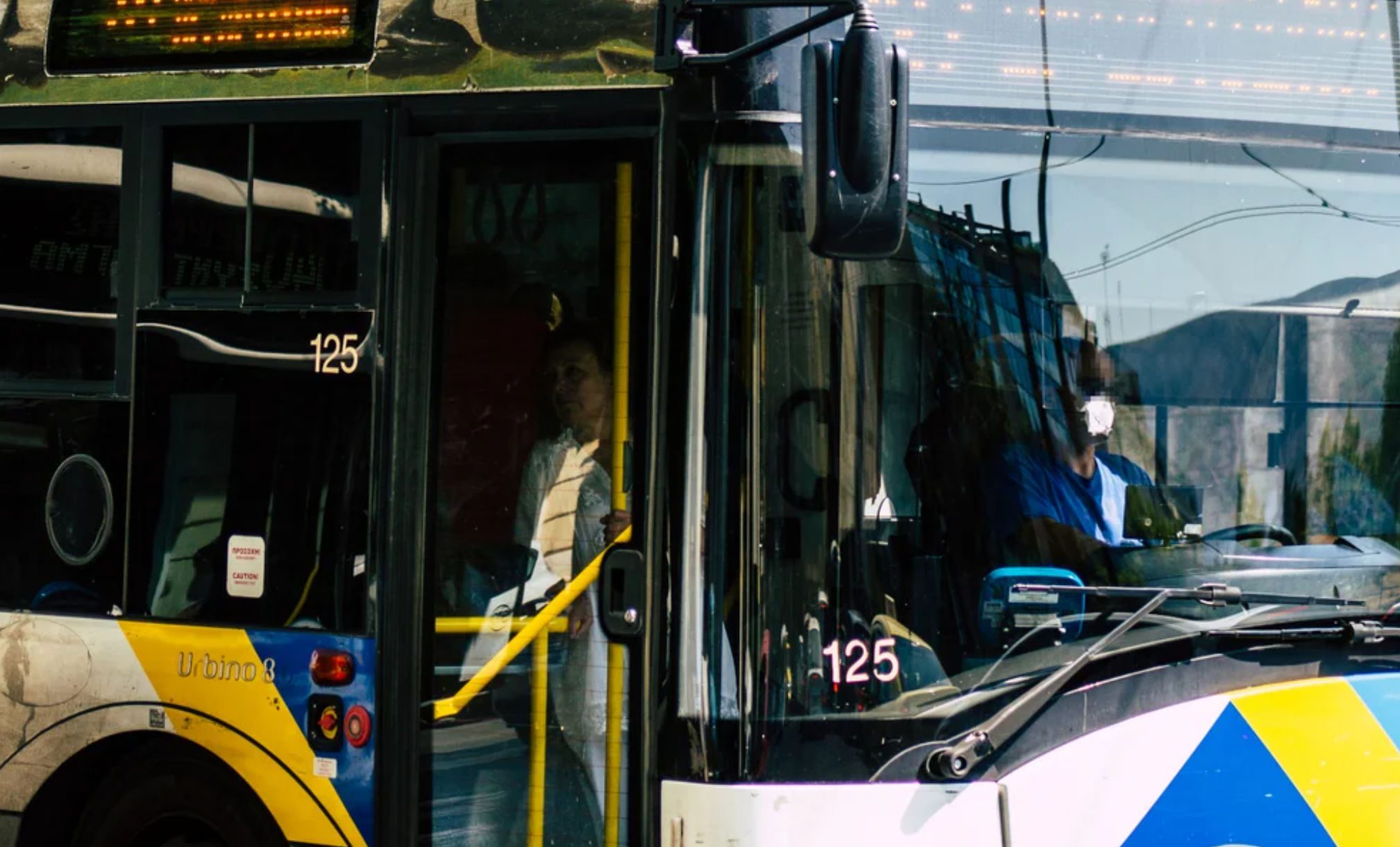 Ξυλοκόπησε οδηγό λεωφορείου επειδή… δεν έβγαλε φλας – Αναζητείται ο δράστης