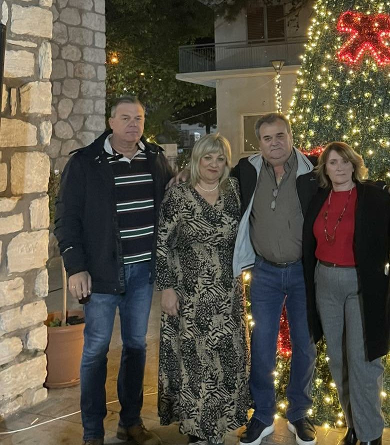Με τρεις αντιδημάρχους η φωταγώγηση του Χριστουγεννιάτικου δέντρου στα Κριεζά