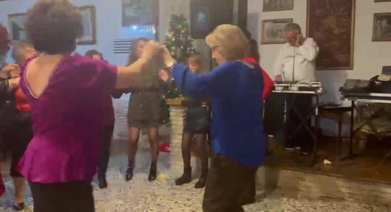 Χριστούγεννα στην Εύβοια· Σε αυτό χωριό το έκαψαν στο γλέντι!