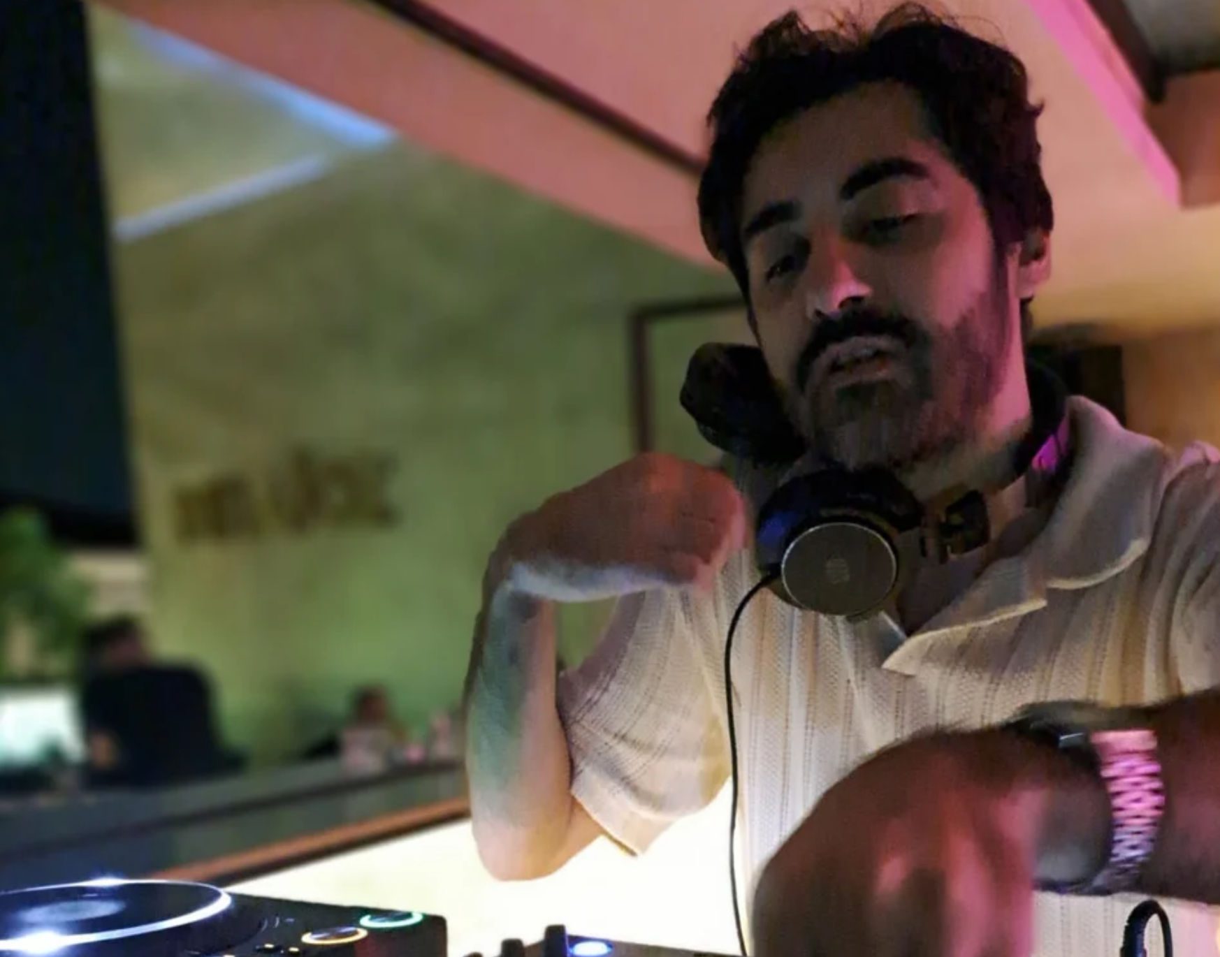 Αυτός είναι ο γνωστός Έλληνας DJ που σκοτώθηκε σε τροχαίο στη Βουλιαγμένης