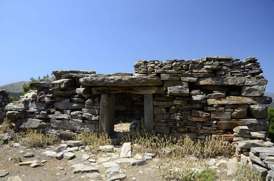 Αυτά είναι τα «μυστήρια» σπίτια της Εύβοιας