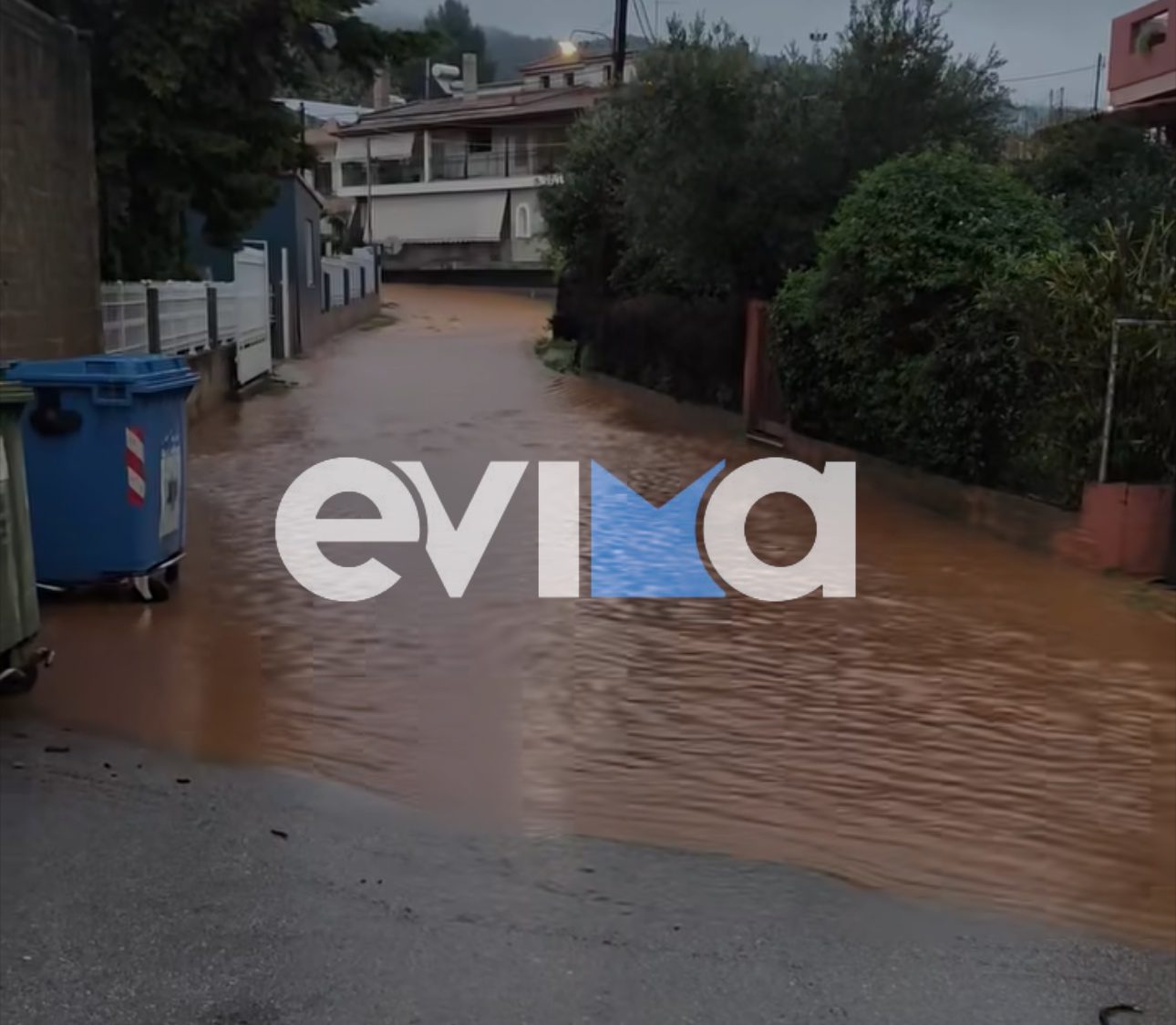 Κακοκαιρία στην Εύβοια: Πλημμύρισαν δρόμοι σε αυτό το χωριό (βίντεο)