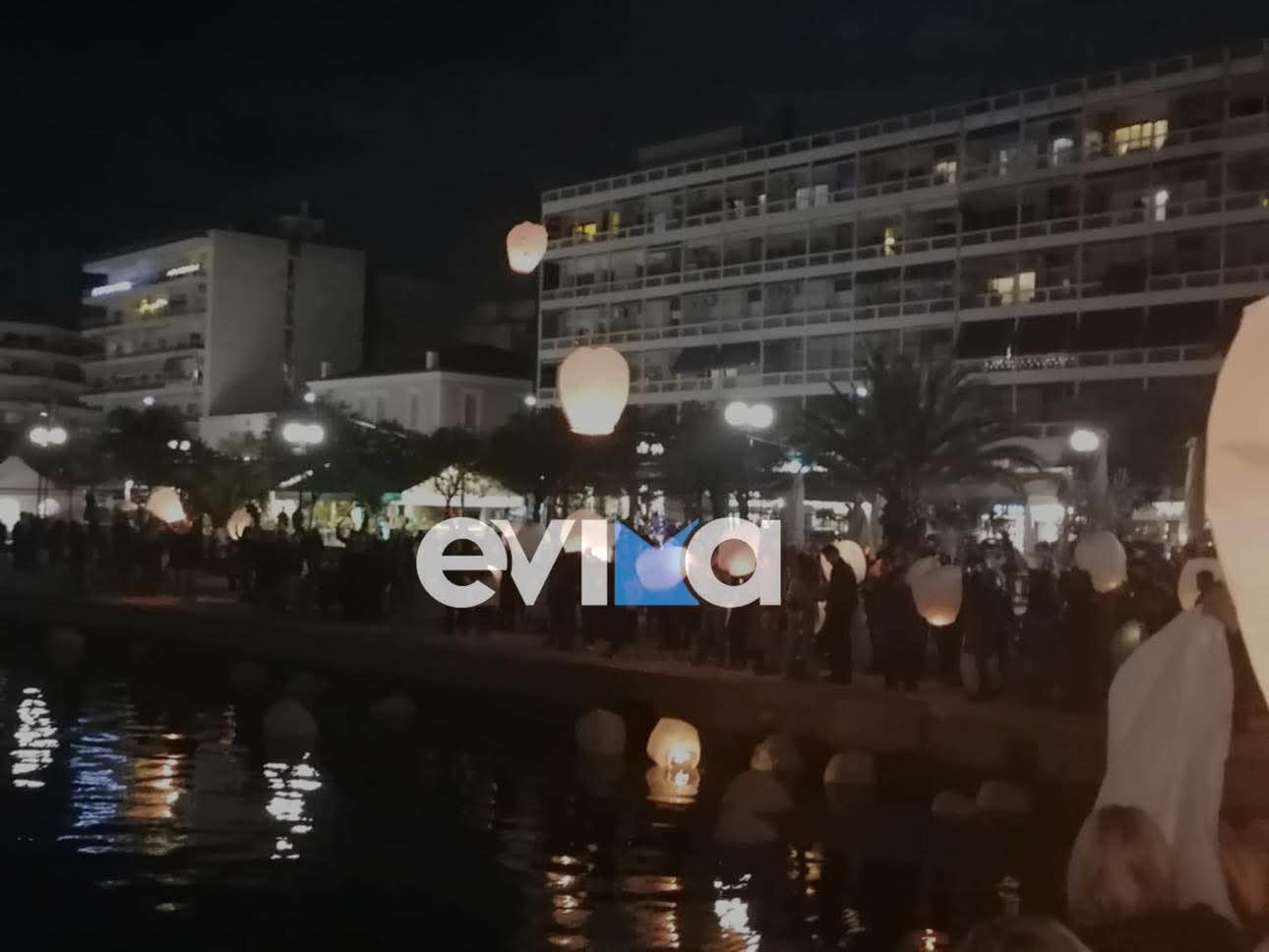 Εύβοια: Αποχαιρετούν το 2025 με φαναράκια των ευχών στον ουρανό