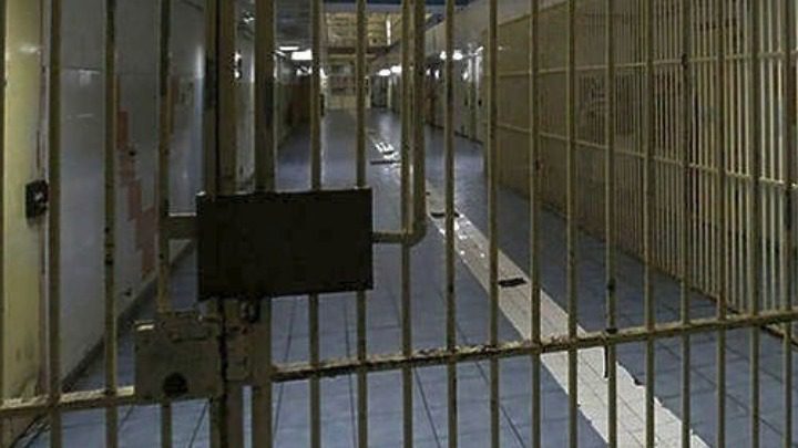 Προσωρινά κρατούμενοι οι 12 κατηγορούμενοι για διακίνηση ναρκωτικών σε σχολεία