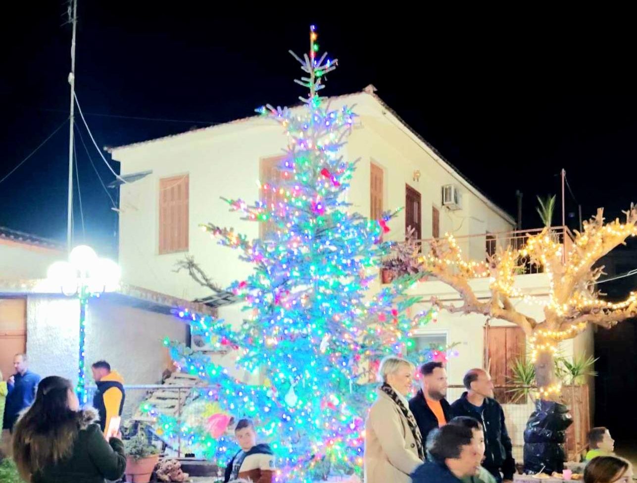 Εύβοια: Η Πλατεία των Γιάλτρων φωτίστηκε από τη Χριστουγεννιάτικη Μαγεία -Εικόνες