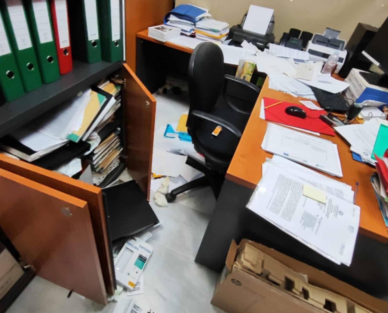 Διέρρηξαν το δημαρχείο Σαρωνικού – Τι δήλωσε ο δήμαρχος