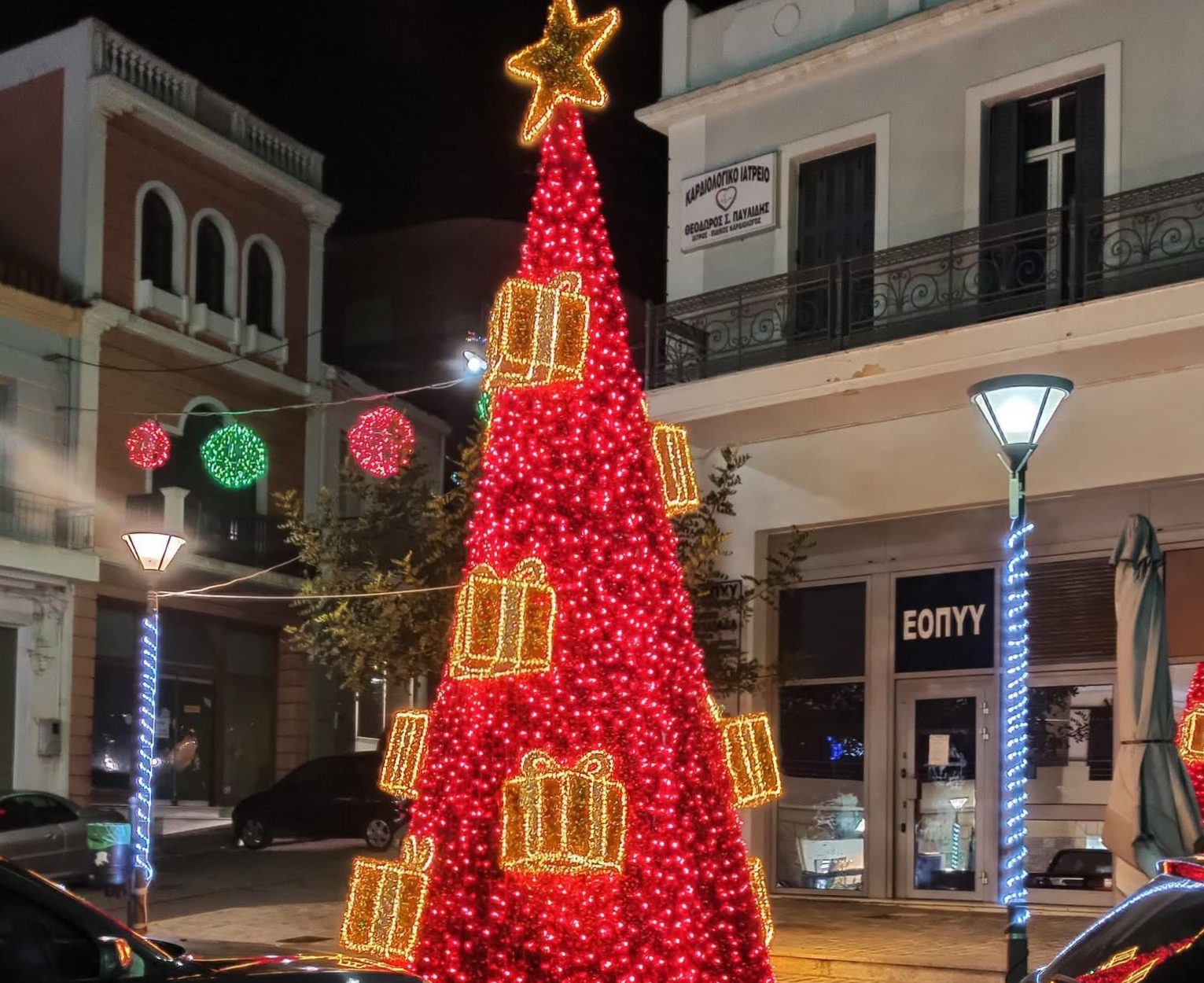 Εύβοια – Κακοκαιρία Byron: Αναβάλλεται το άναμμα του χριστουγεννιάτικου δέντρου στο Αλιβέρι