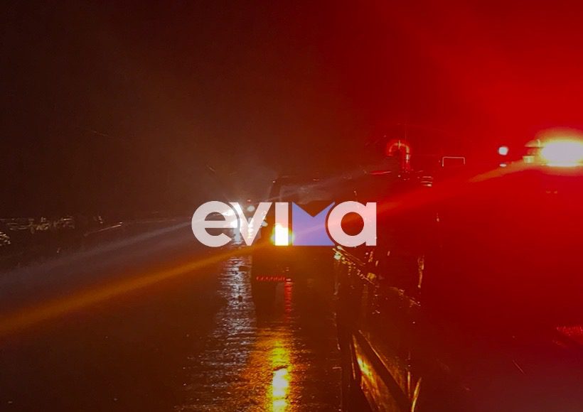 Κακοκαιρία στην Εύβοια: Κατολίσθηση σε ορεινό χωριό, γέμισε φερτά υλικά ο δρόμος