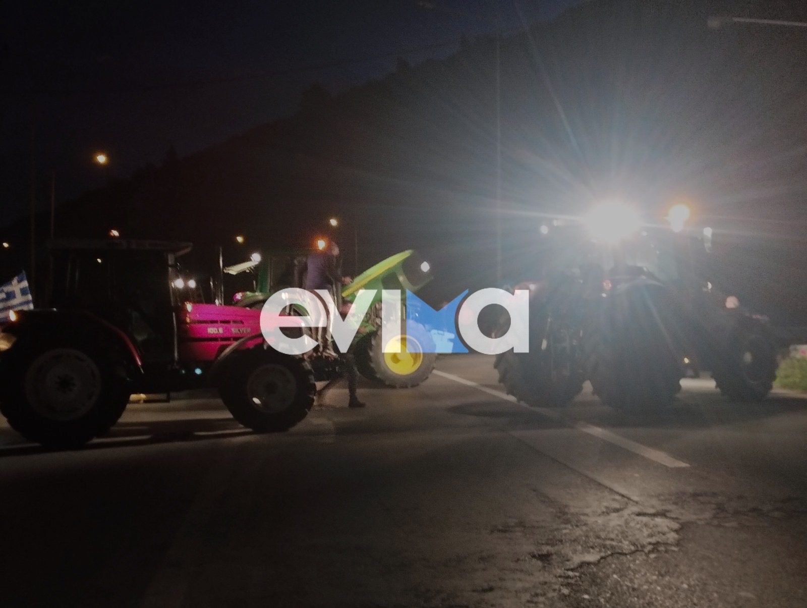 Έκλεισαν ξανά την υψηλή γέφυρα της Χαλκίδας οι αγρότες (βίντεο)