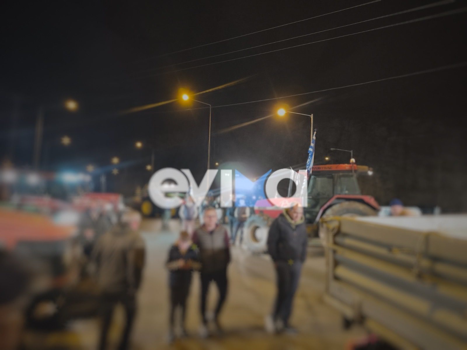 Έκλεισε τώρα η υψηλή γέφυρα της Χαλκίδας από τους αγρότες -Βίντεο