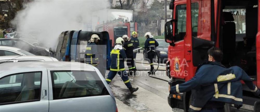 Φωτιά σε φορτηγάκι στο Βόλο