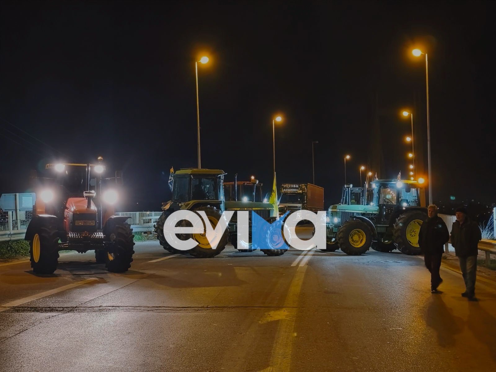 Άνοιξαν την υψηλή γέφυρα της Χαλκίδας και την Κήρινθο οι αγρότες – Τι θα κάνουν αύριο Τρίτη 30/12