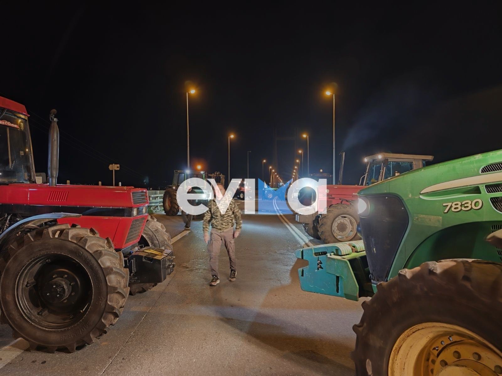 Κλειστή η υψηλή γέφυρα της Χαλκίδας από τους αγρότες – Πότε θα ανοίξει