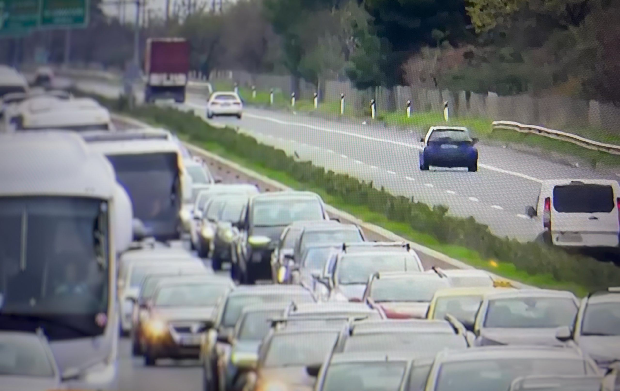 Χριστούγεννα με μπλόκα αγροτών: Ταλαιπωρία με χαμηλές ταχύτητες στο Σχηματάρι