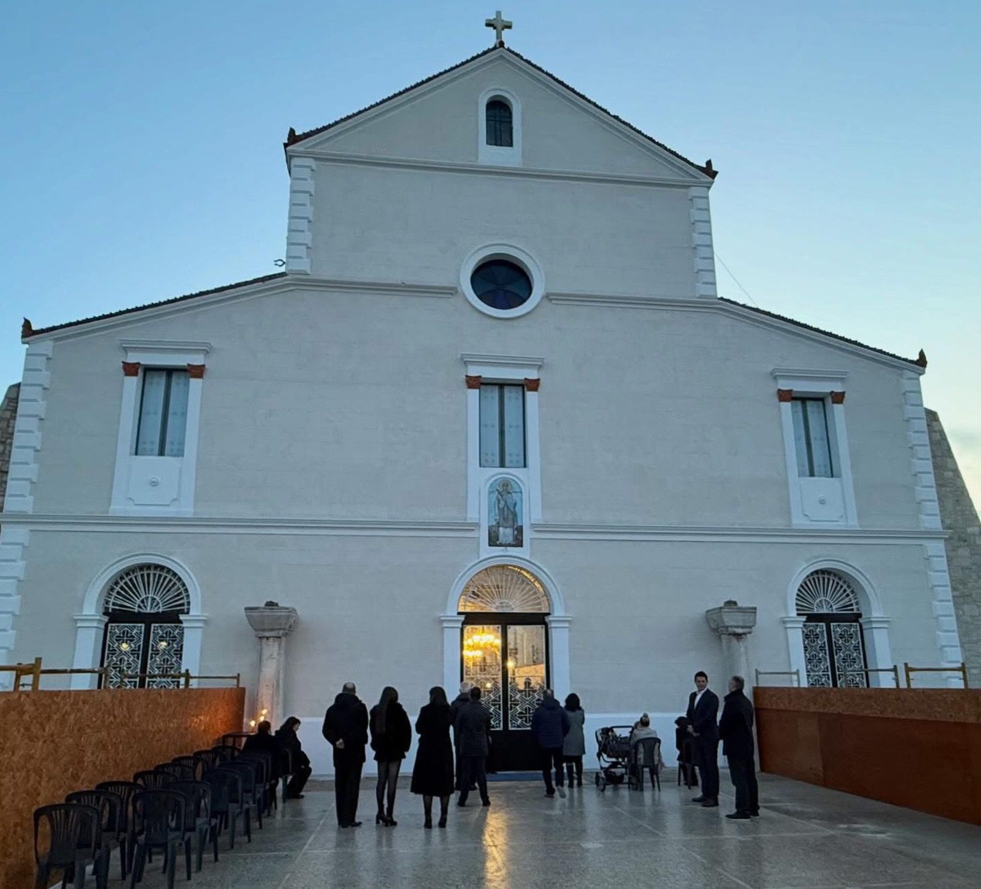 Ρίγη συγκίνησης στη Χαλκίδα: Η λειτουργία των Χριστουγέννων ξανά στην Αγία Παρασκευή!