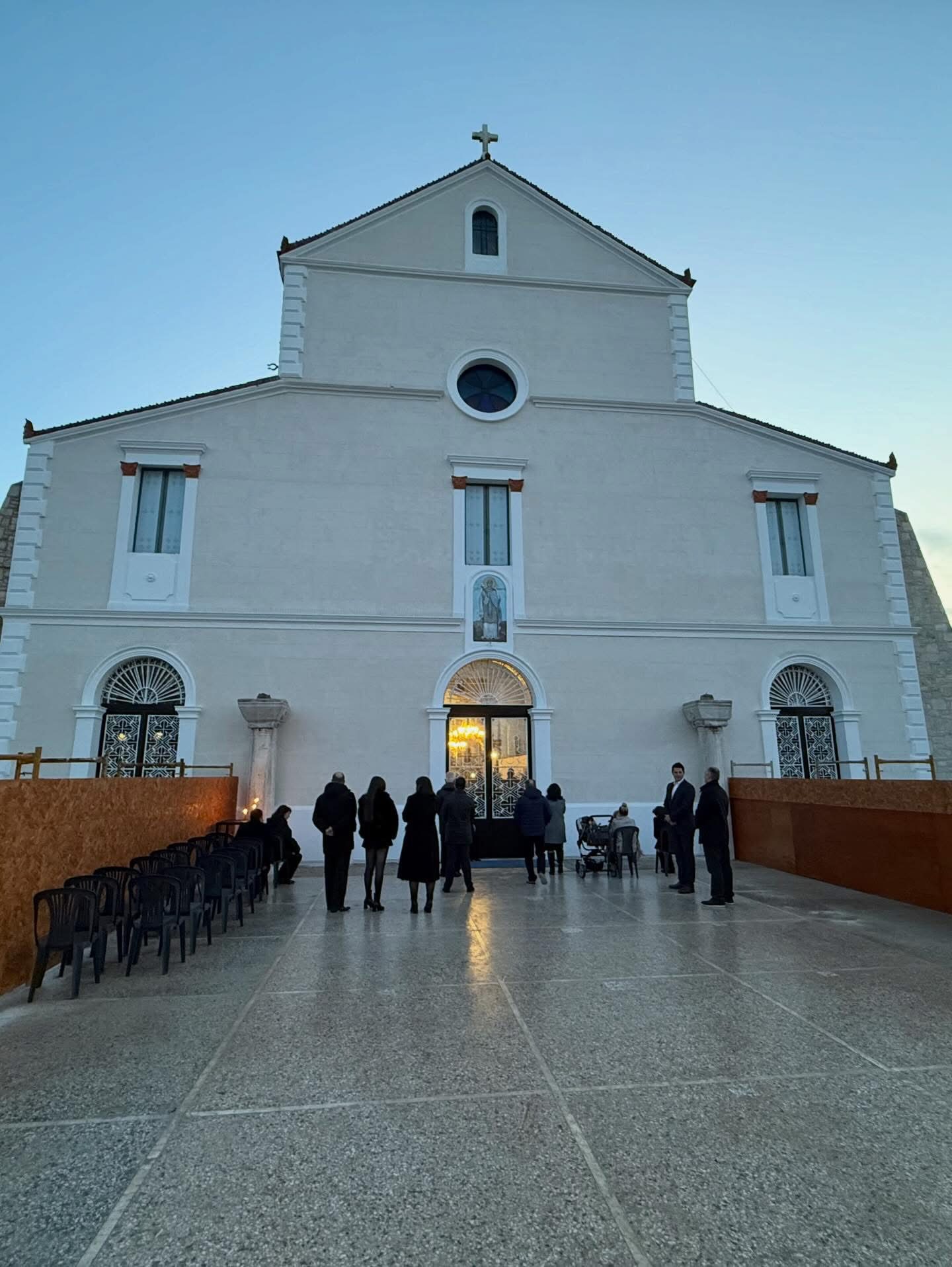 Ρίγη συγκίνησης στη Χαλκίδα: Η λειτουργία των Χριστουγέννων ξανά στην Αγία Παρασκευή!