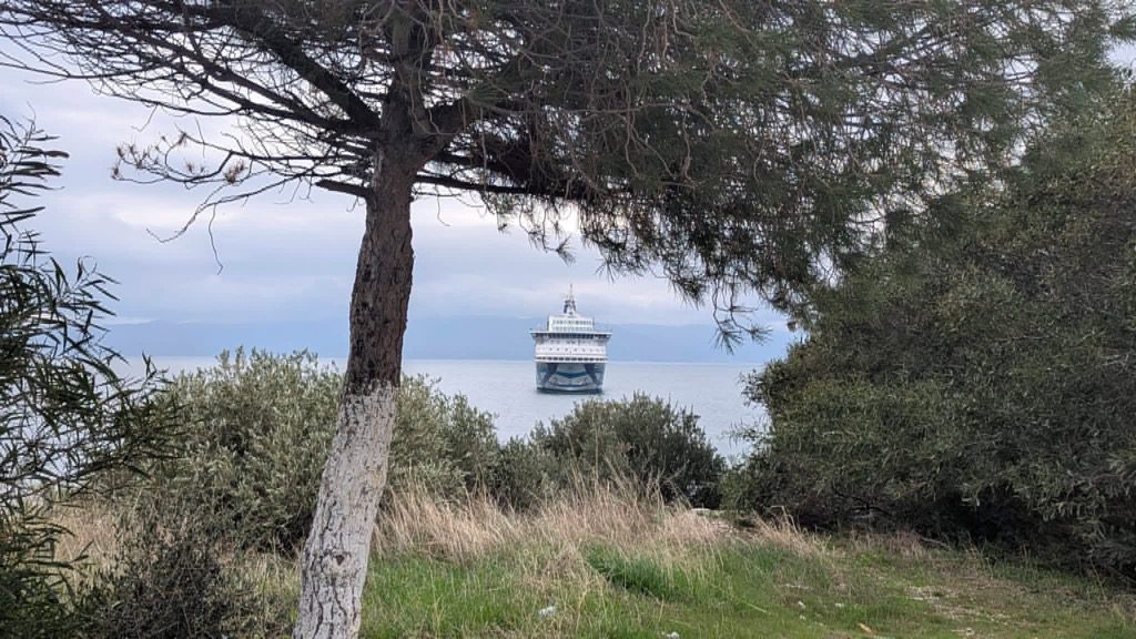 Σε αυτό το λιμάνι της Εύβοιας βρέθηκε σήμερα υπερπολυτελές κρουαζιερόπλοιο