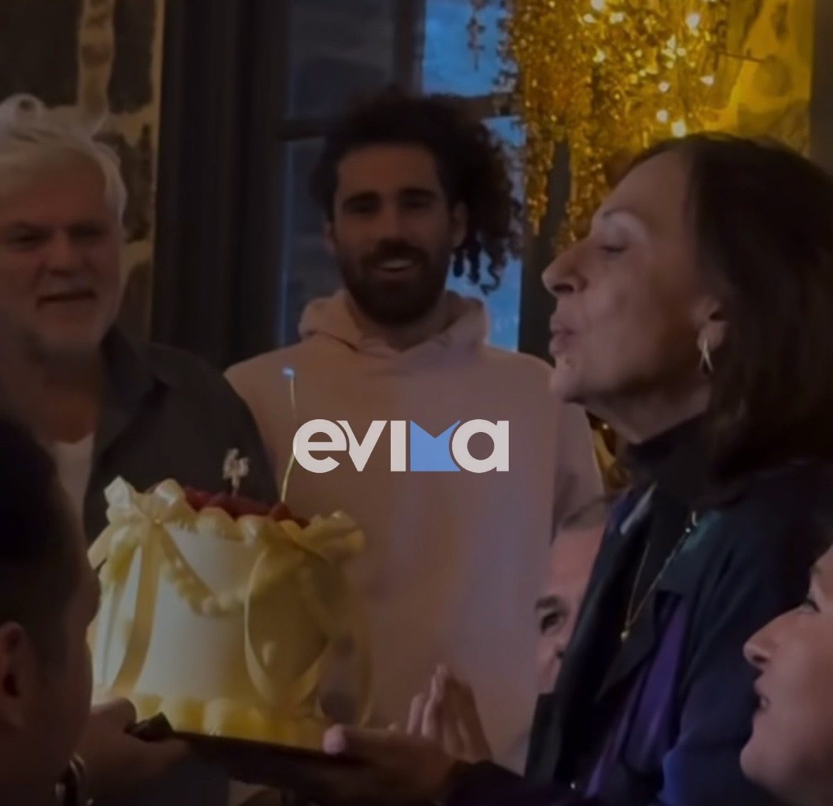 Πασίγνωστη τραγουδίστρια πέρασε τα γενέθλια της στην Εύβοια