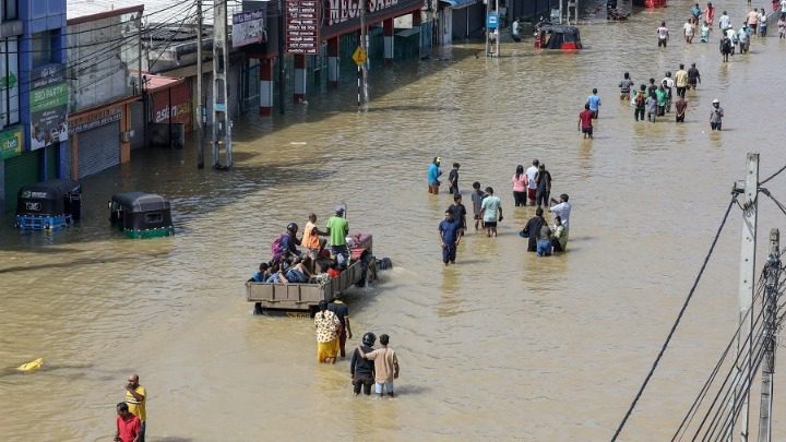 Xαλασμός κυρίου: Τουλάχιστον 800 νεκροί από πλημμύρες