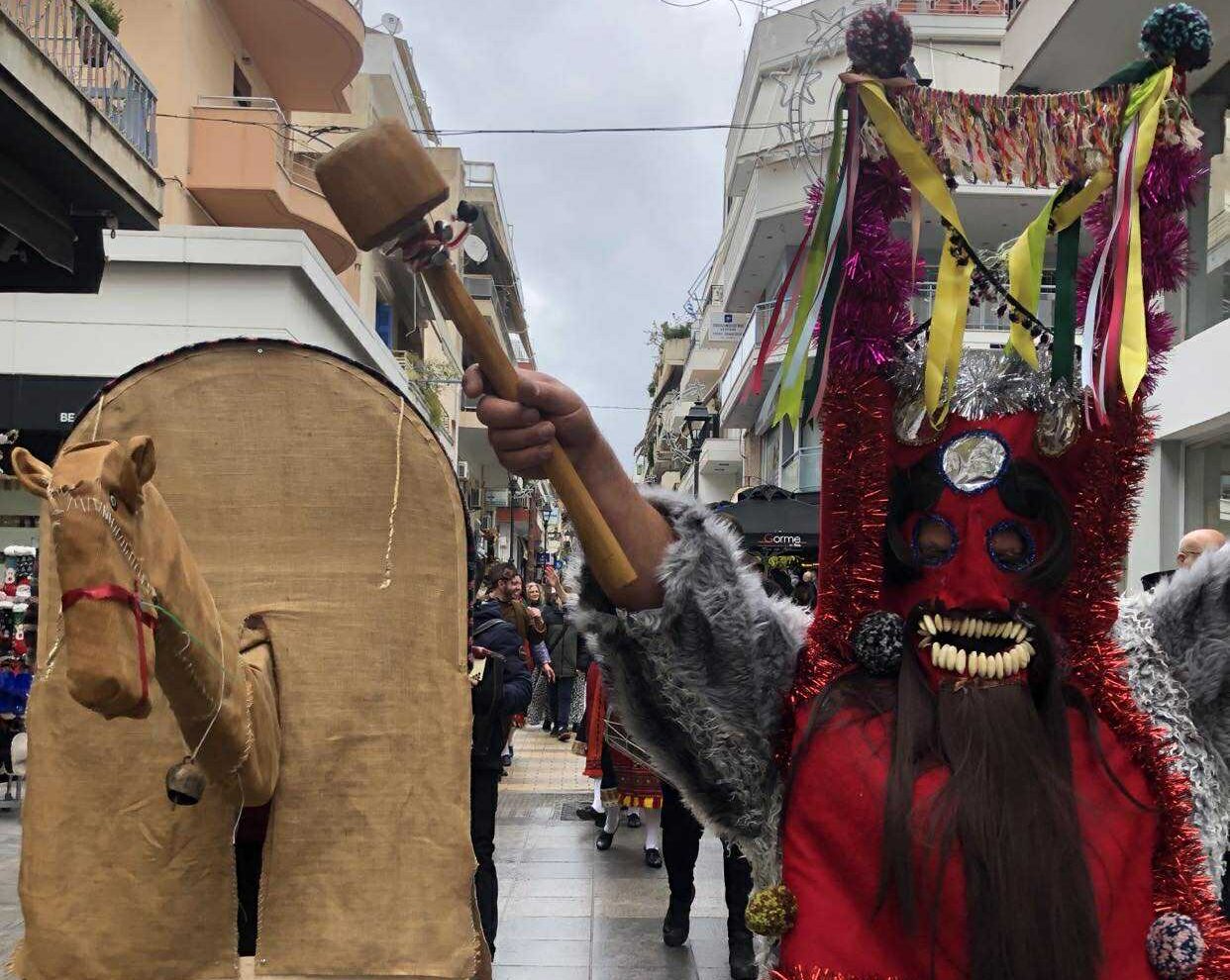 Καμήλα βγήκε βόλτα στους δρόμους της Χαλκίδας! Δείτε εικόνες