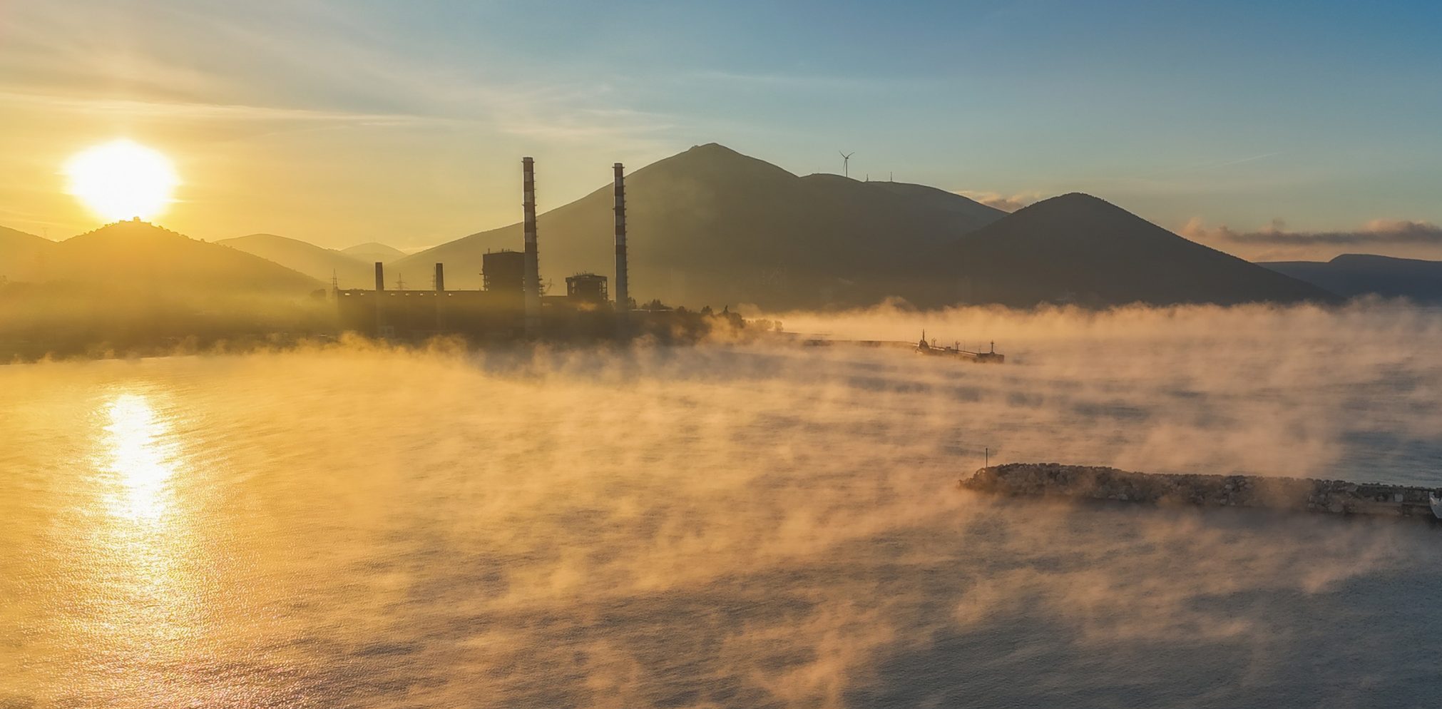 Απόκοσμες εικόνες σε λιμάνι της Εύβοιας! Βράζει η θάλασσα!