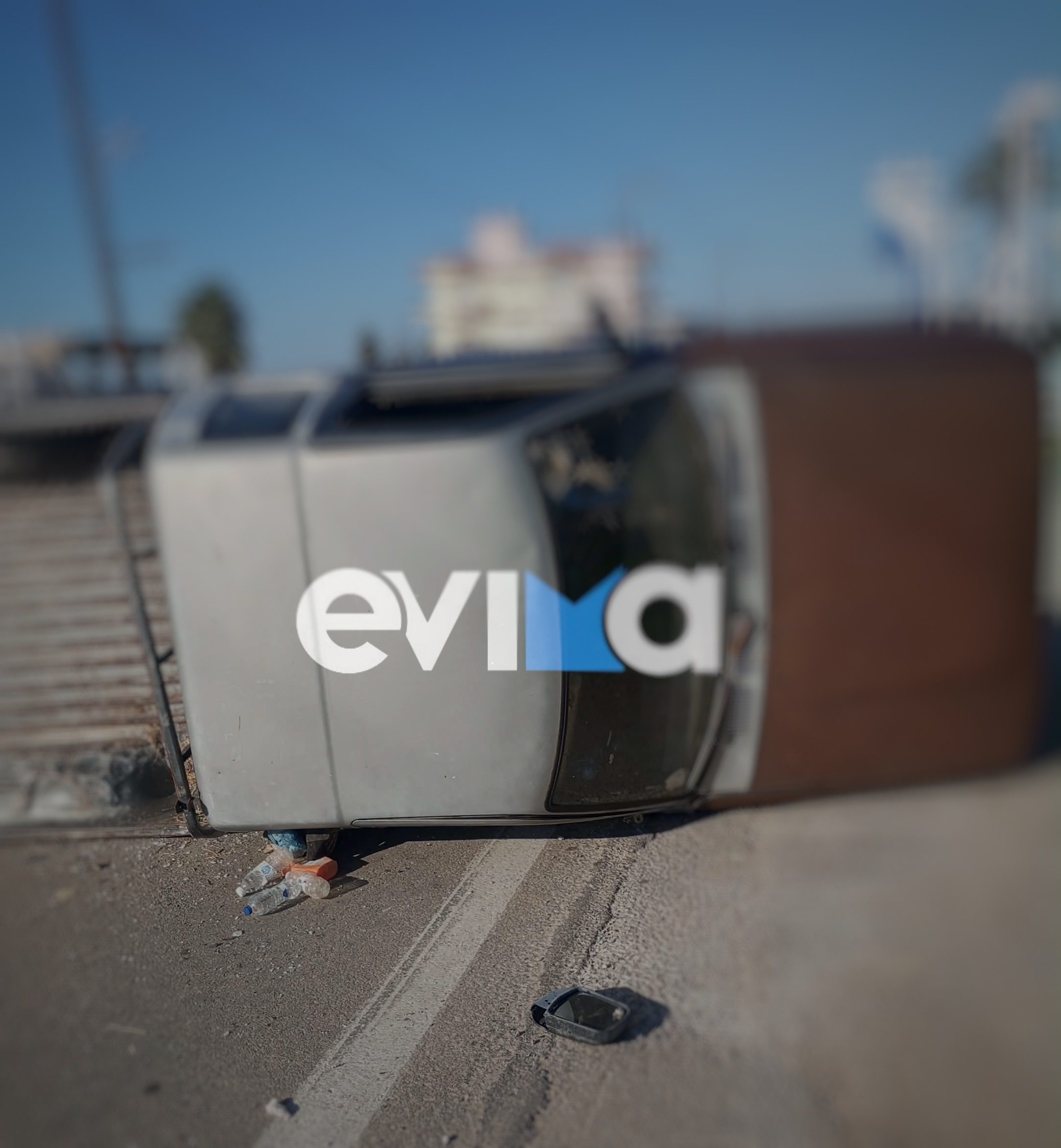 Τροχαίο στην Εύβοια: Πώς τούμπαρε αγροτικό στη μέση κεντρικού δρόμου