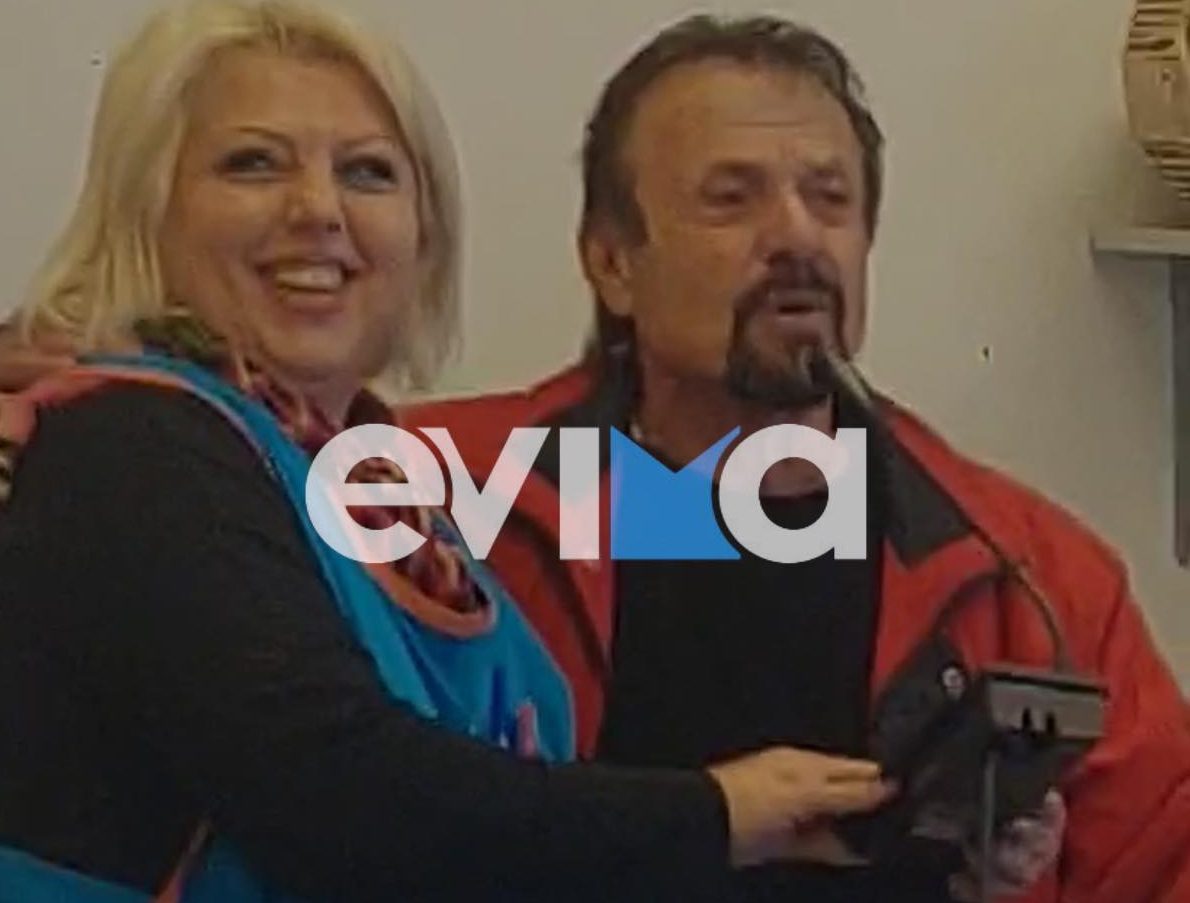 Viral έγινε τραγουδιστής στην Εύβοια! Είπε τα κάλαντα με νησιώτικη ψυχή (vid)