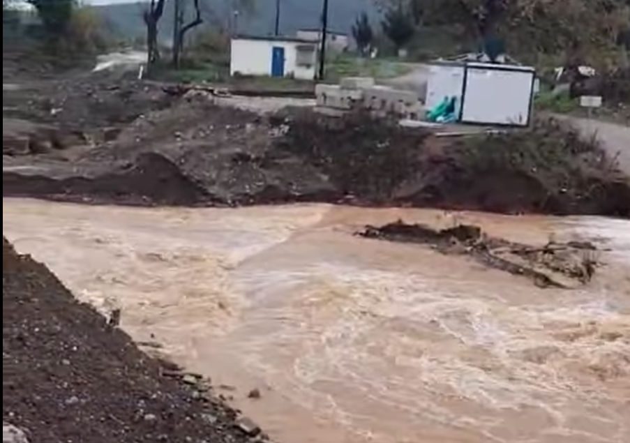 Συναγερμός στην Εύβοια: Υπερχείλισε κι άλλο ποτάμι από την κακοκαιρία